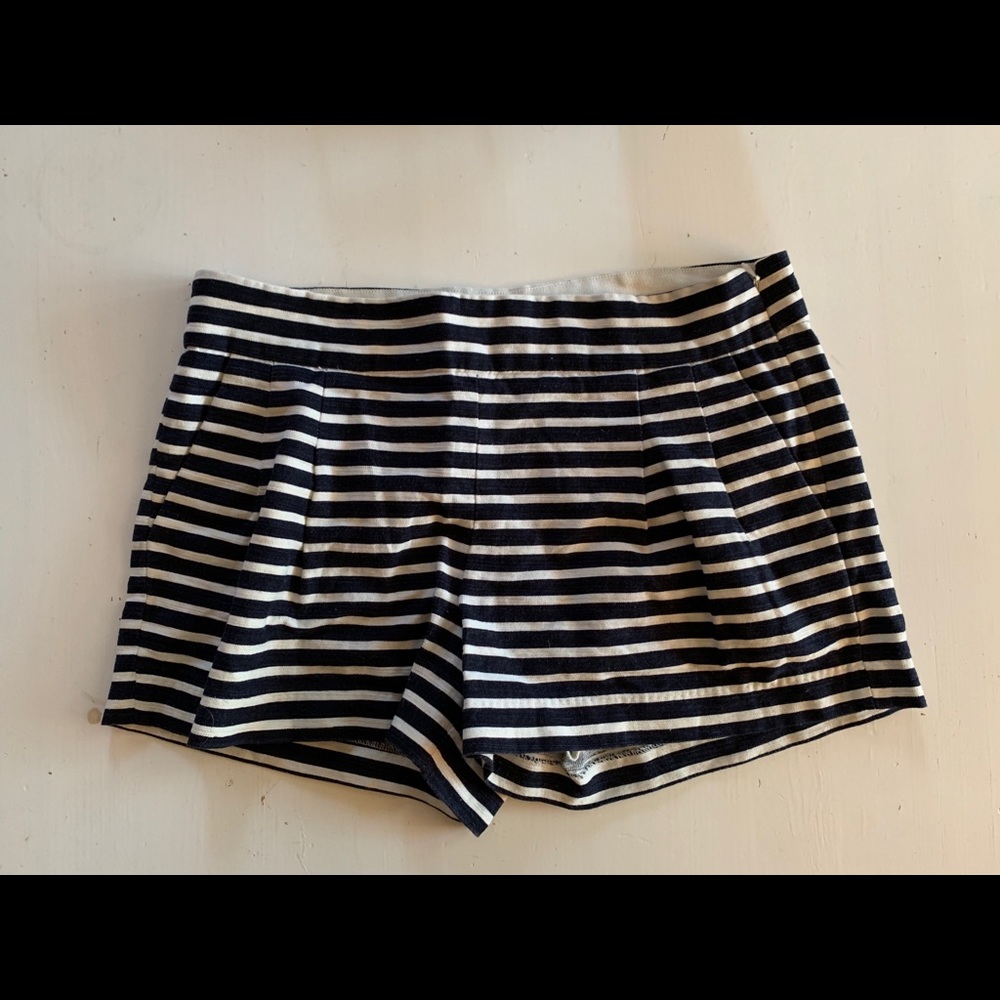 J Crew Pinstripe Navy pleated summer shorts size 6